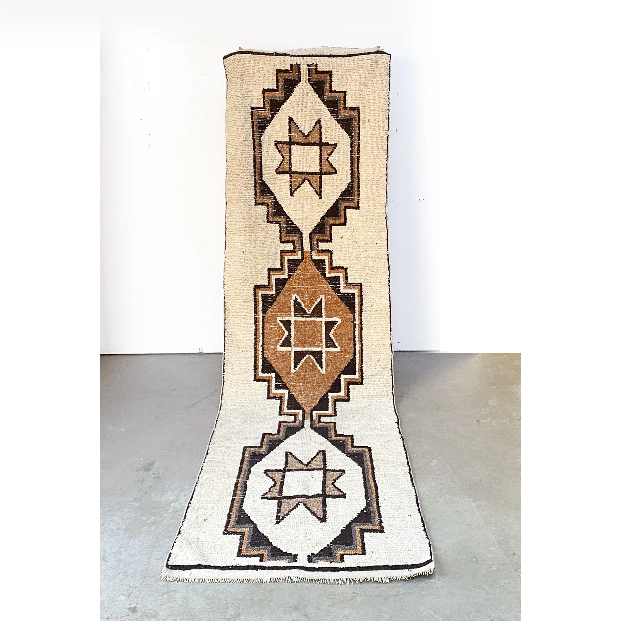 4633 Handwoven Vintage Rug 3’4x11’2