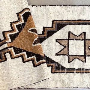 4633 Handwoven Vintage Rug 3’4x11’2