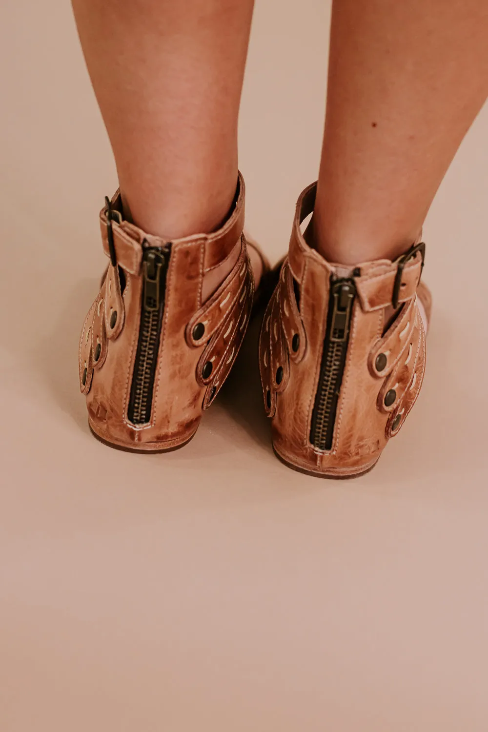 Artemis Bedstu, Tan Rustic