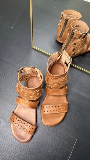 Artemis Bedstu, Tan Rustic