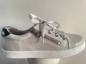 Chrissie - DEB Pebbled Grey