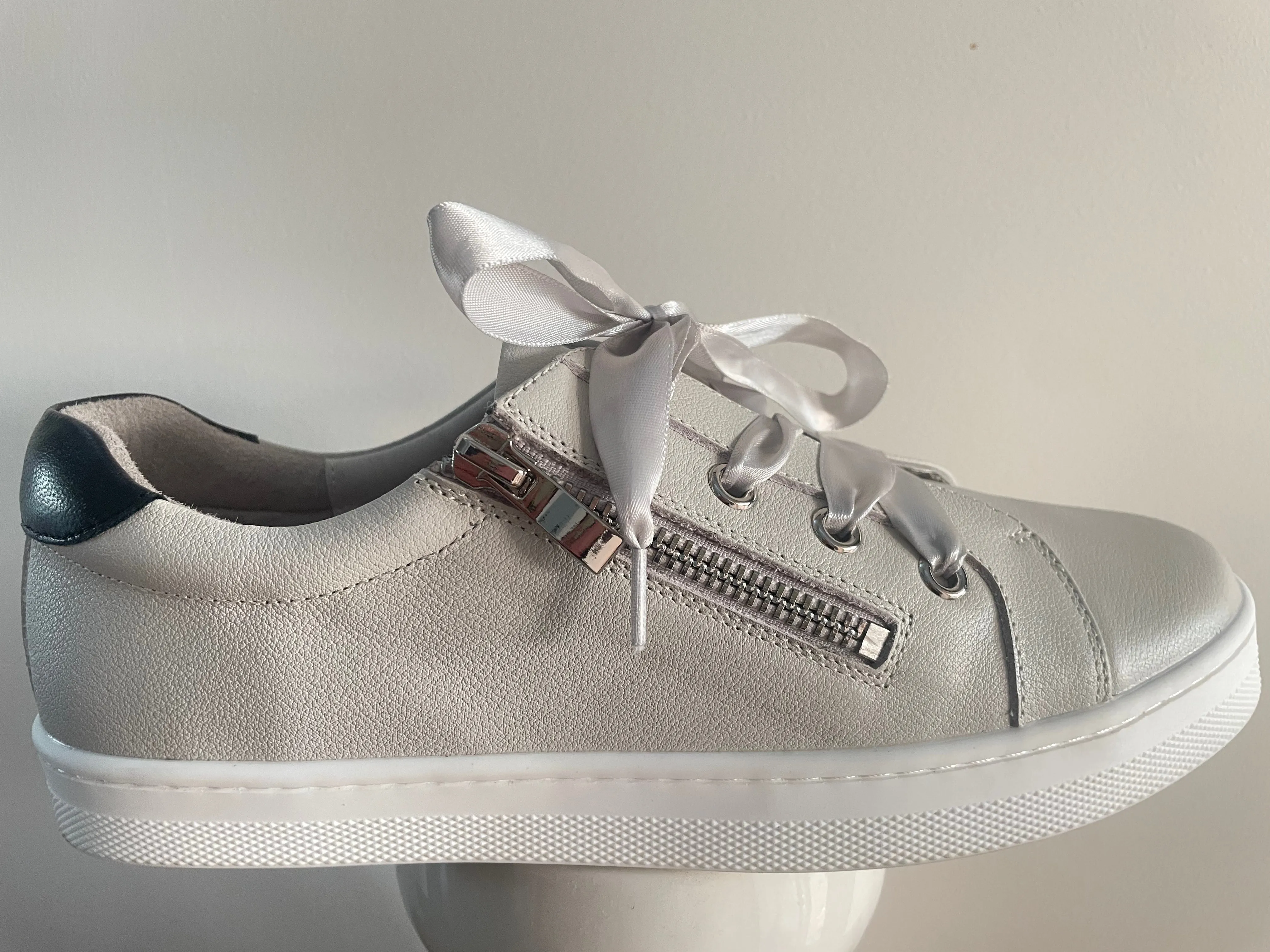 Chrissie - DEB Pebbled Grey