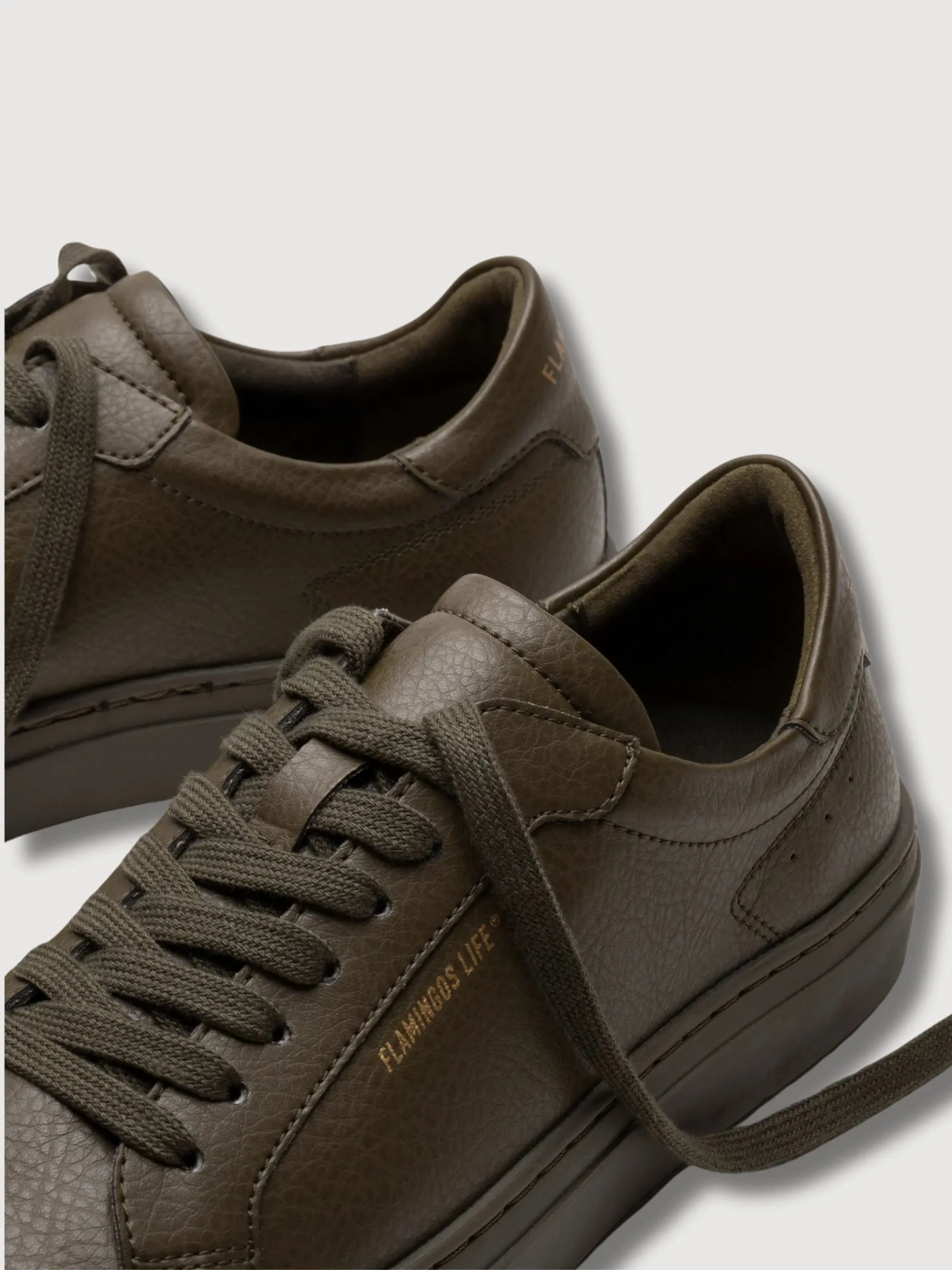Hampton Court Triple Edera Sneakers | Flamingos Life