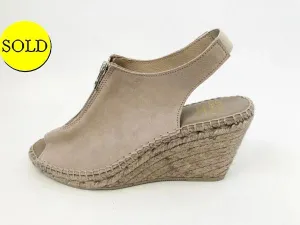 NEW André Assous Wedge Size 9