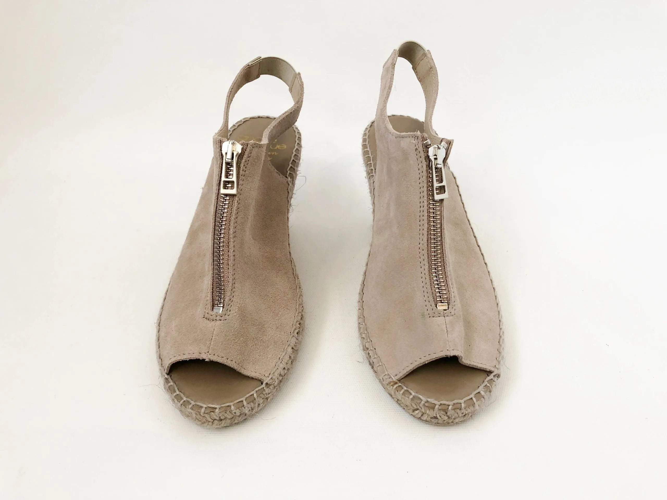 NEW André Assous Wedge Size 9
