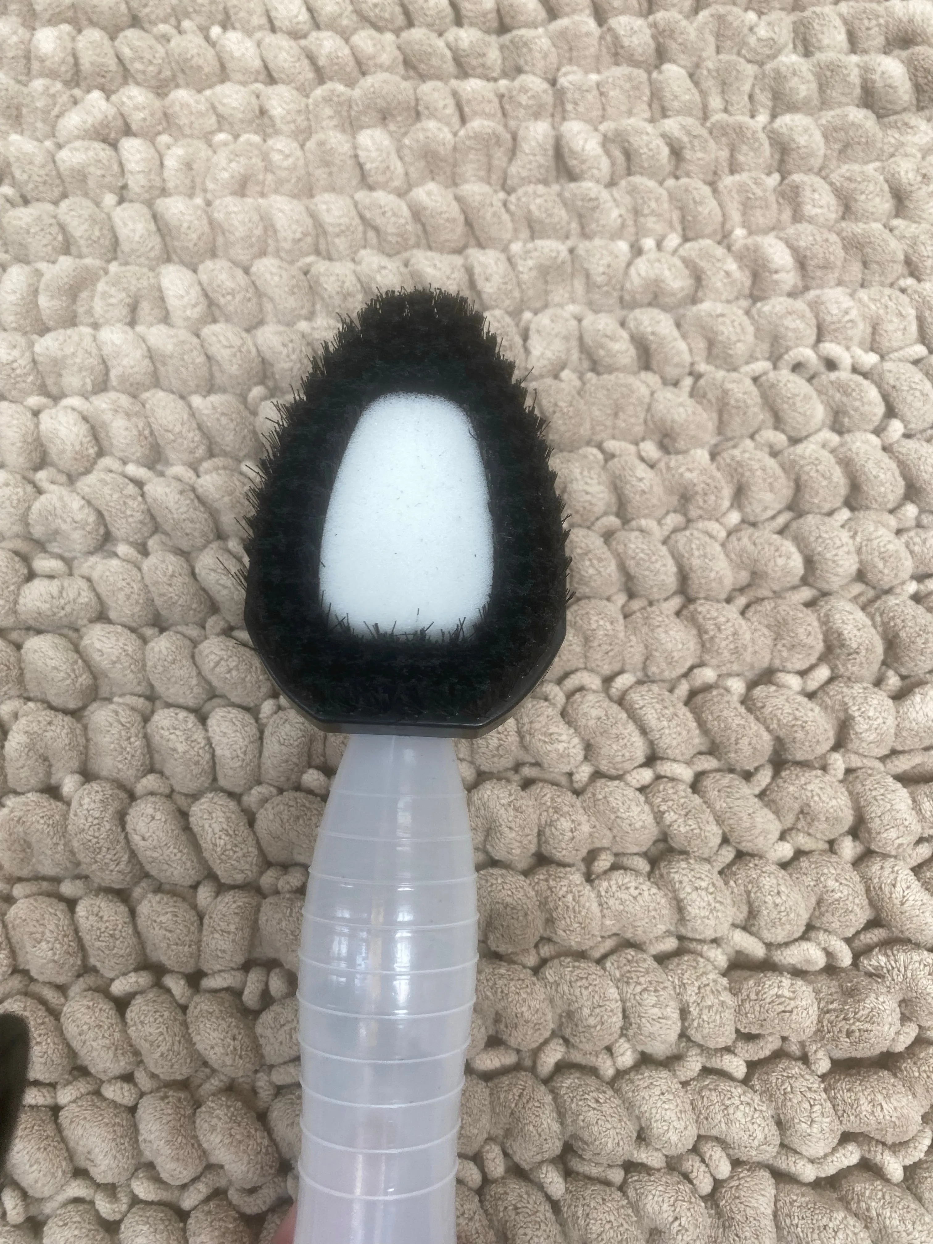 New shampoo brush with twist bottle with measuring lines FREE POSTAGE*