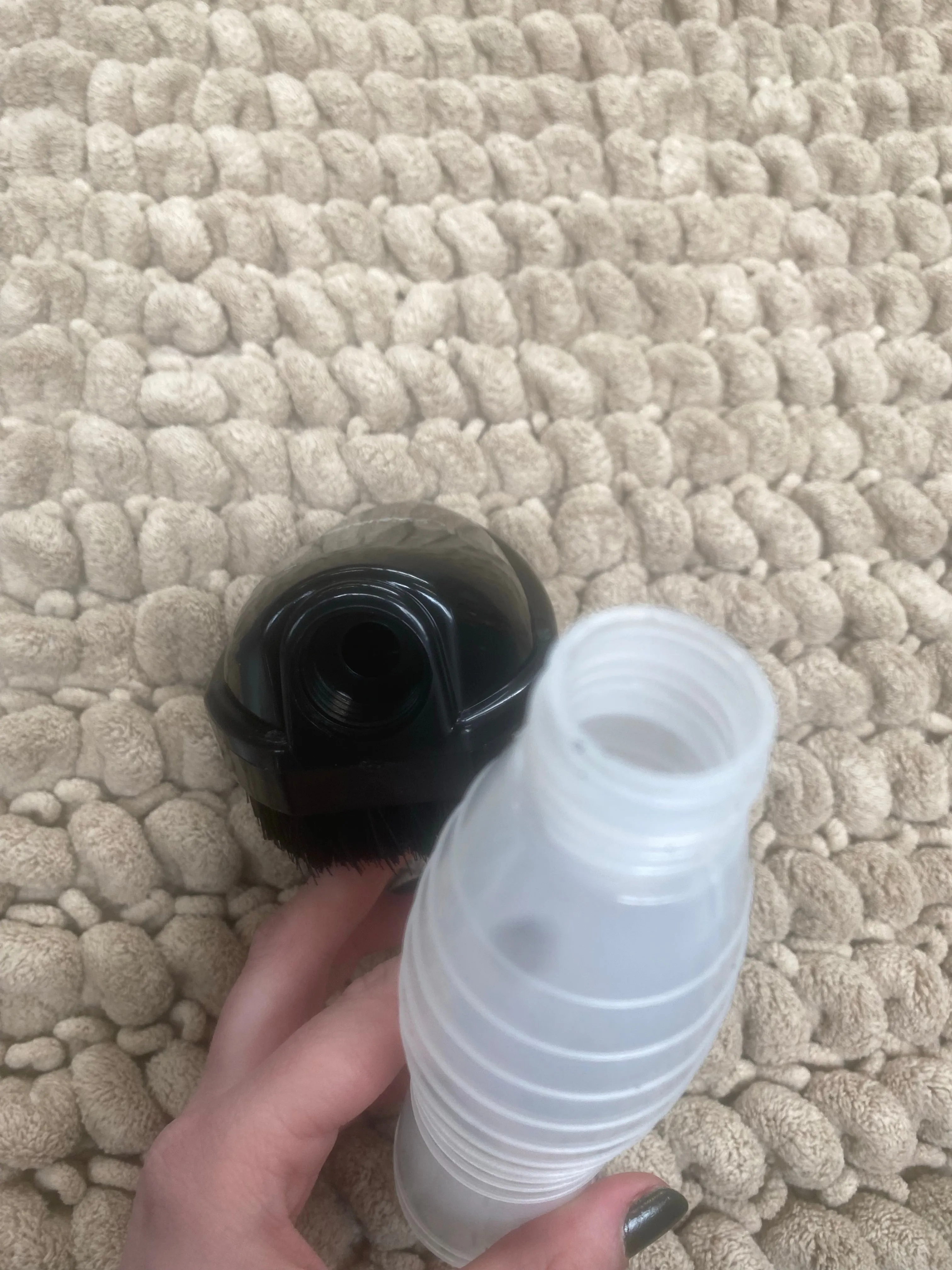 New shampoo brush with twist bottle with measuring lines FREE POSTAGE*