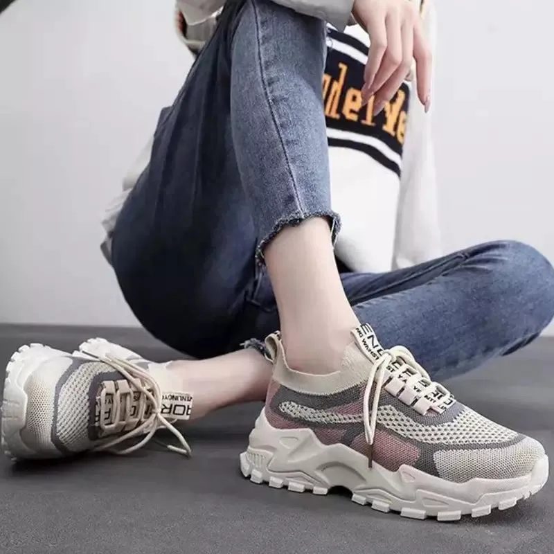 Sneaker for flat feet